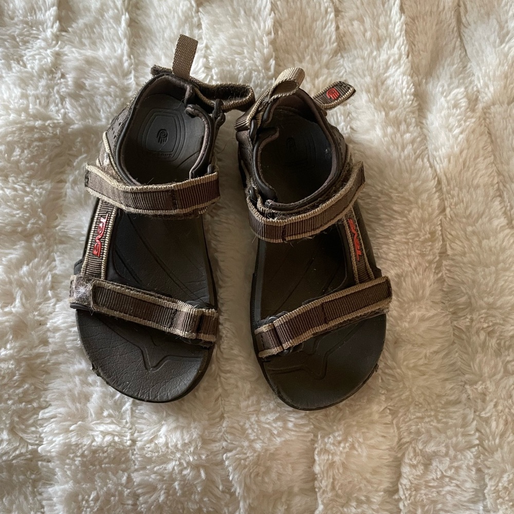 Boys’ Teva sandals size 12 EUC